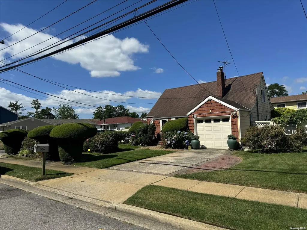 569 Clocks Boulevard Massapequa NY 11758