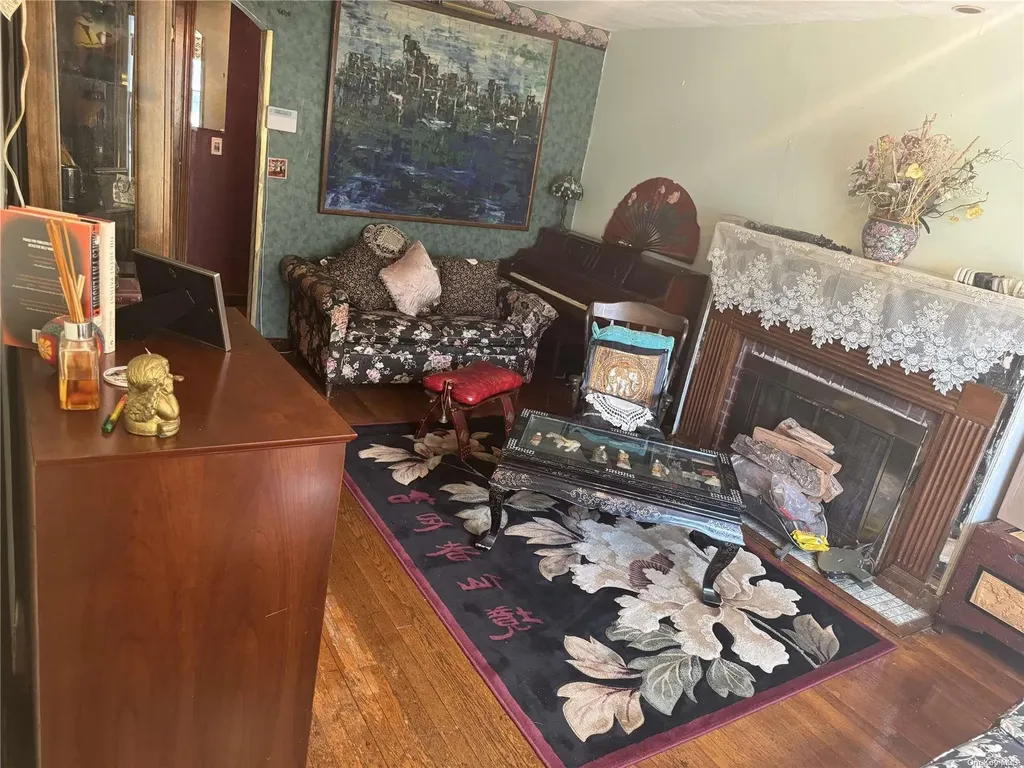 569 Clocks Boulevard Massapequa NY 11758