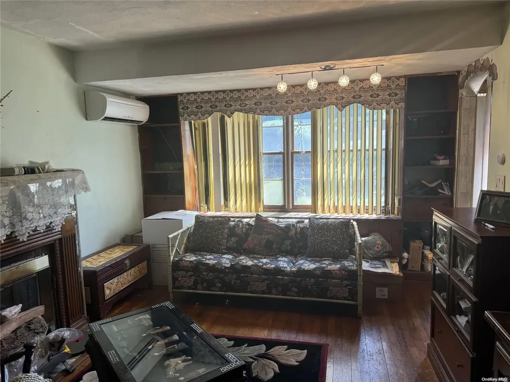 569 Clocks Boulevard Massapequa NY 11758