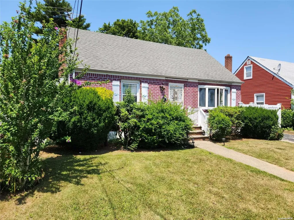 748 Union Drive Uniondale NY 11553