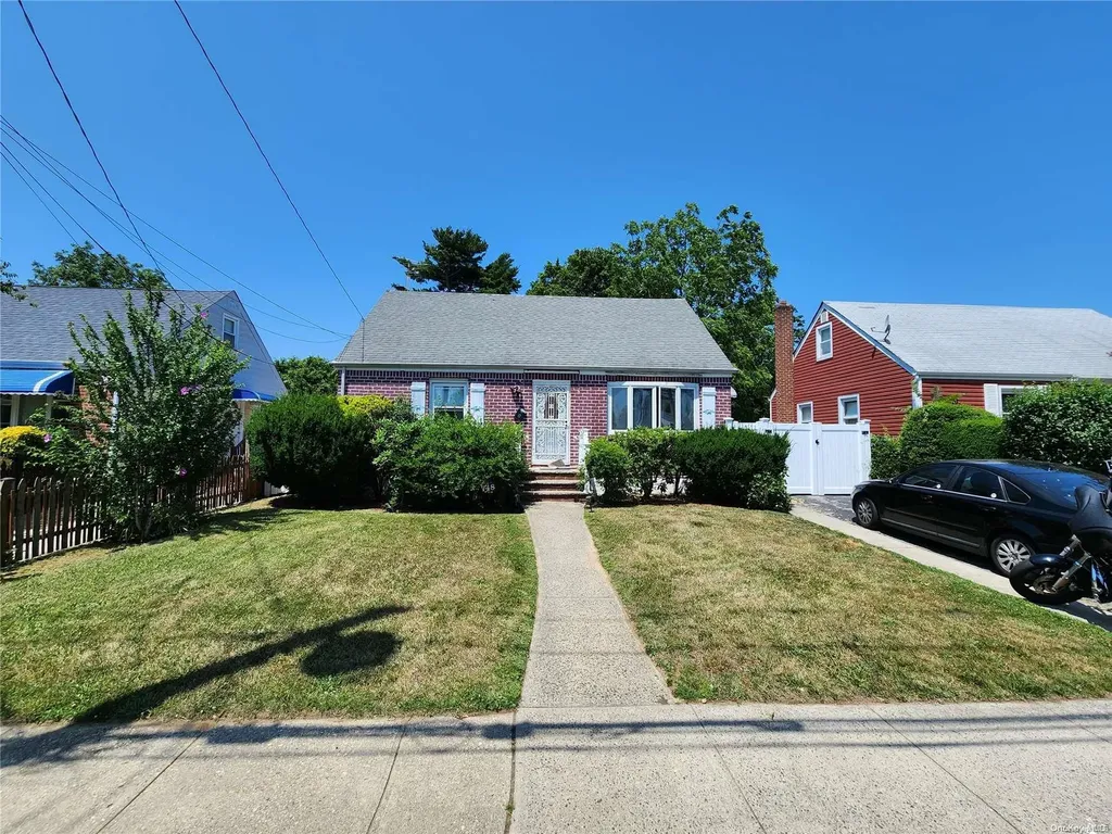 748 Union Drive Uniondale NY 11553