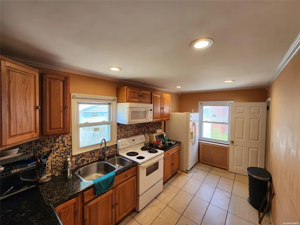 748 Union Drive Uniondale NY 11553