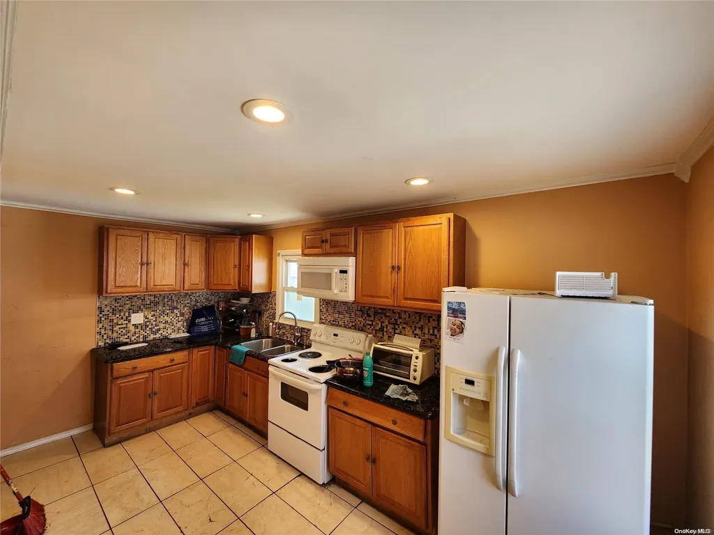 748 Union Drive Uniondale NY 11553
