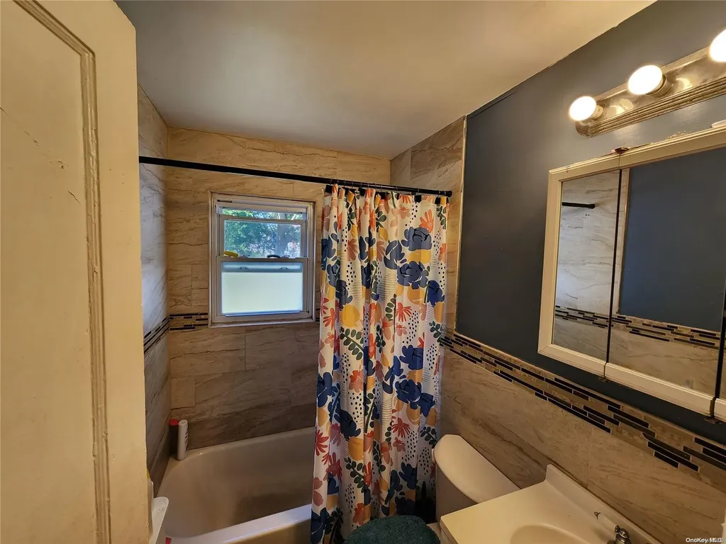 748 Union Drive Uniondale NY 11553