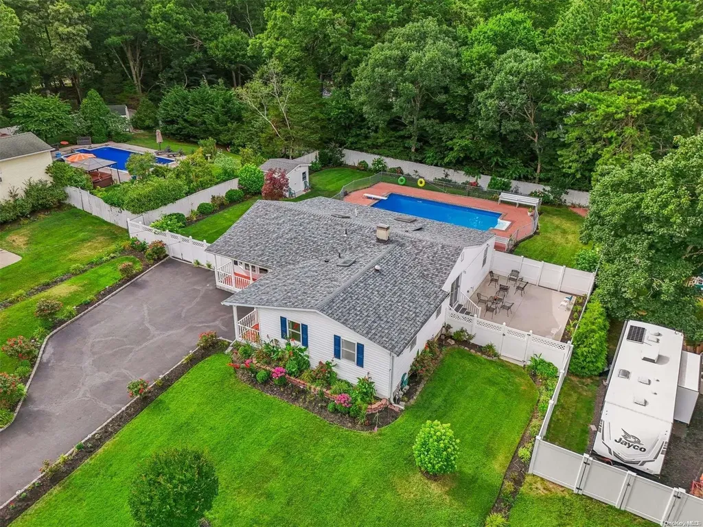 39 Halliday Road Coram NY 11727