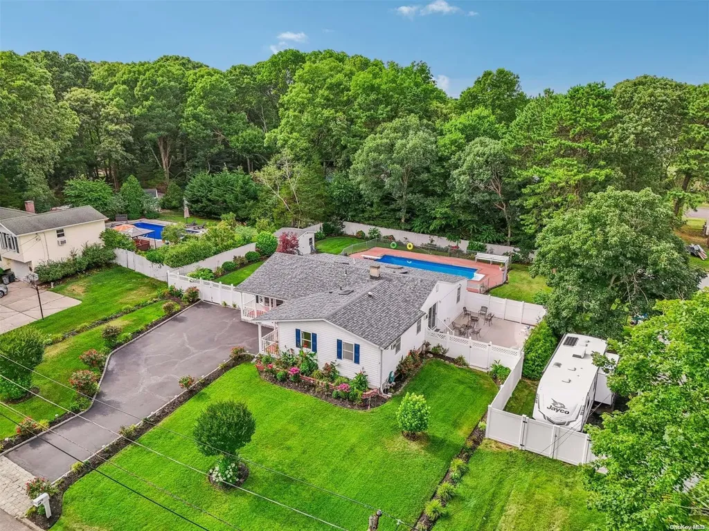 39 Halliday Road Coram NY 11727