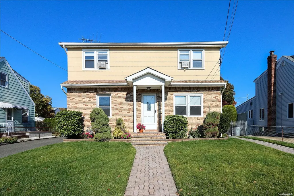 23 5th Avenue Westbury NY 11590