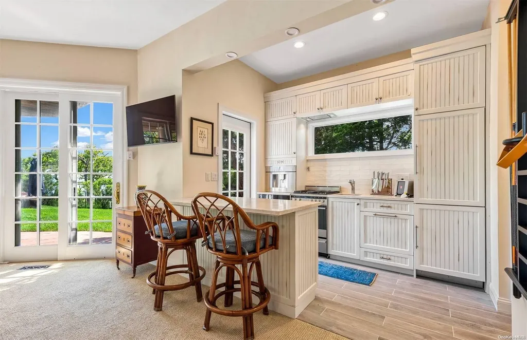 134 Middle Pond Road Southampton NY 11968