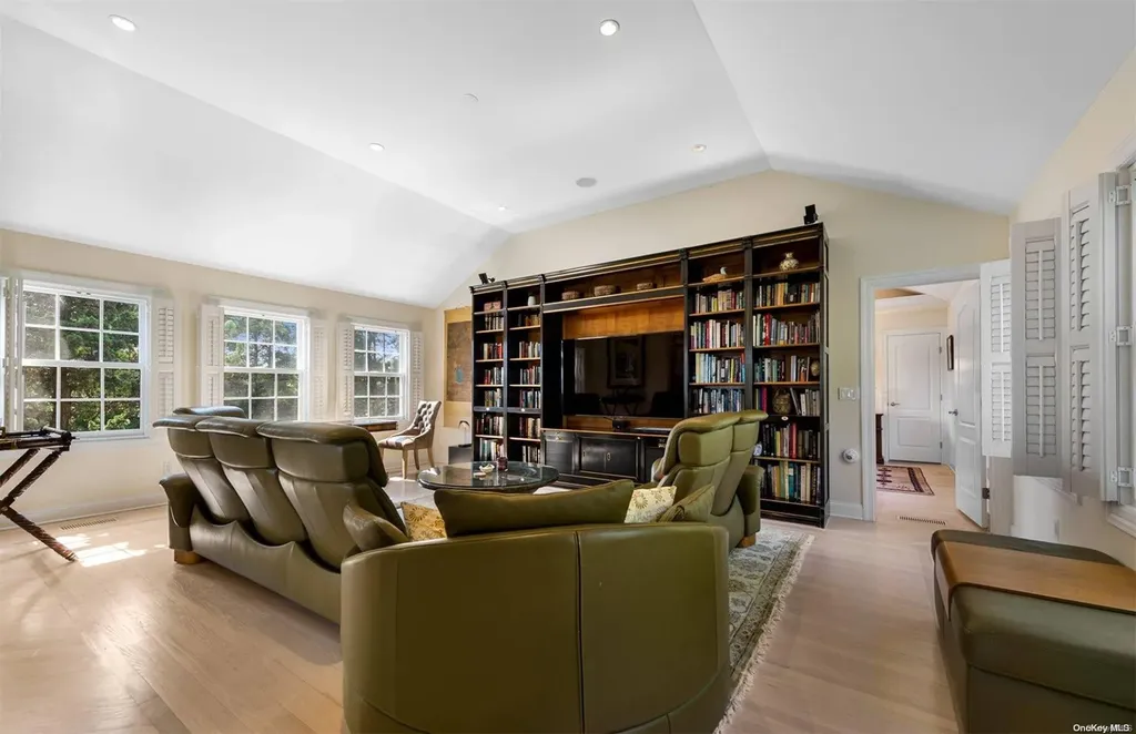 134 Middle Pond Road Southampton NY 11968
