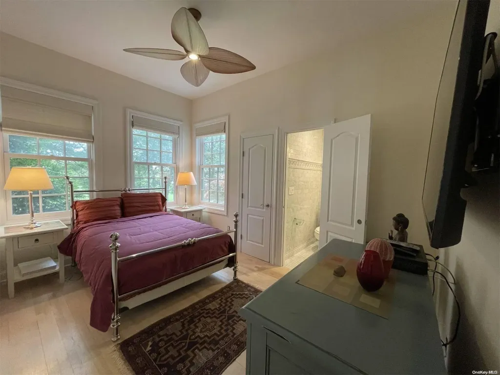 134 Middle Pond Road Southampton NY 11968