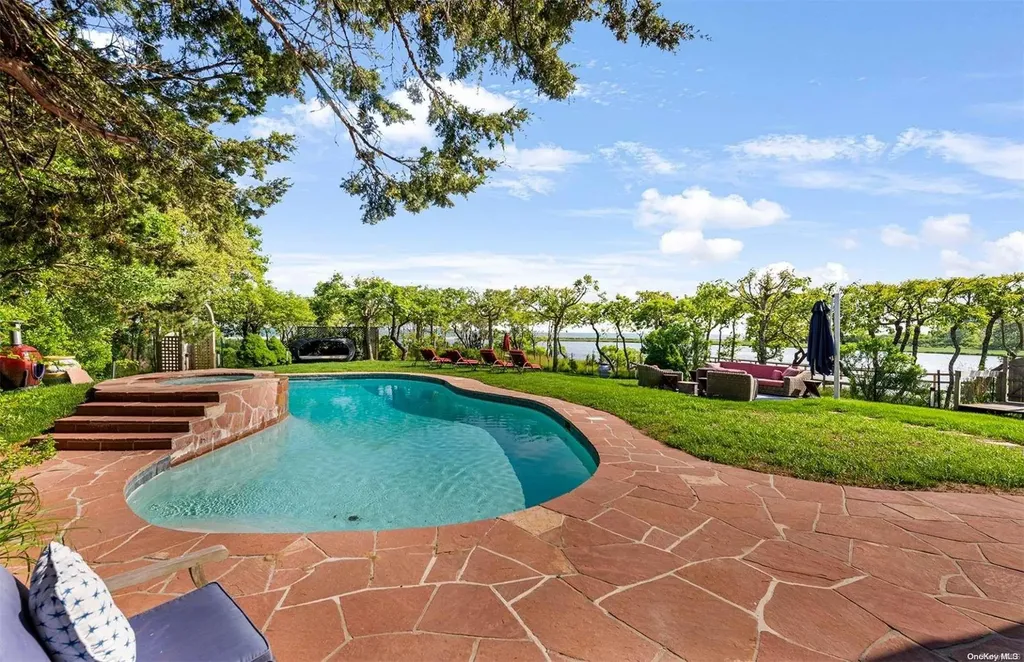 134 Middle Pond Road Southampton NY 11968