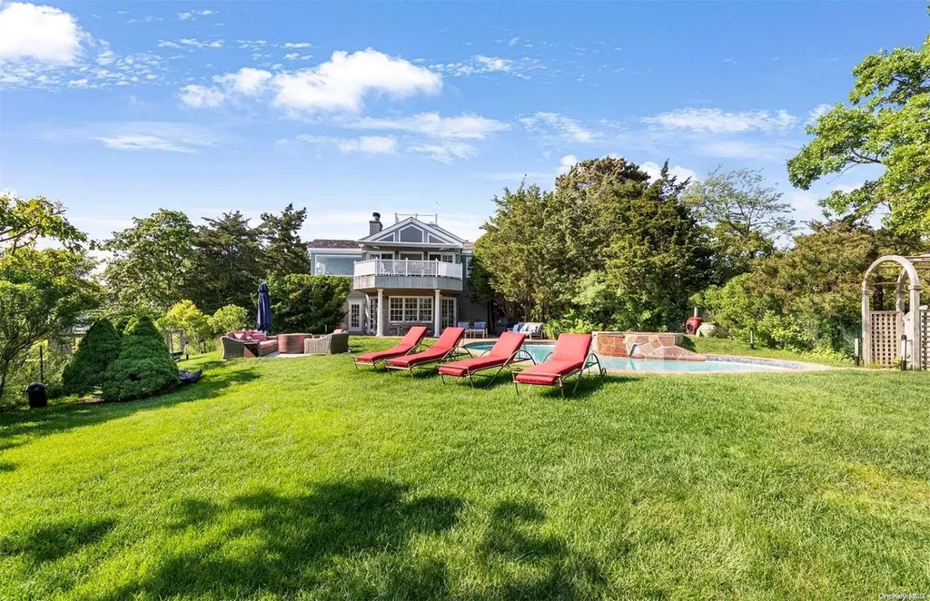 134 Middle Pond Road Southampton NY 11968