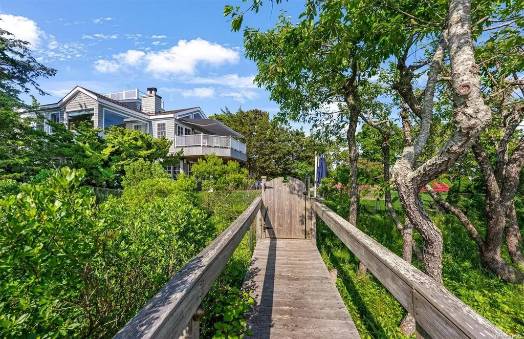 134 Middle Pond Road Southampton NY 11968