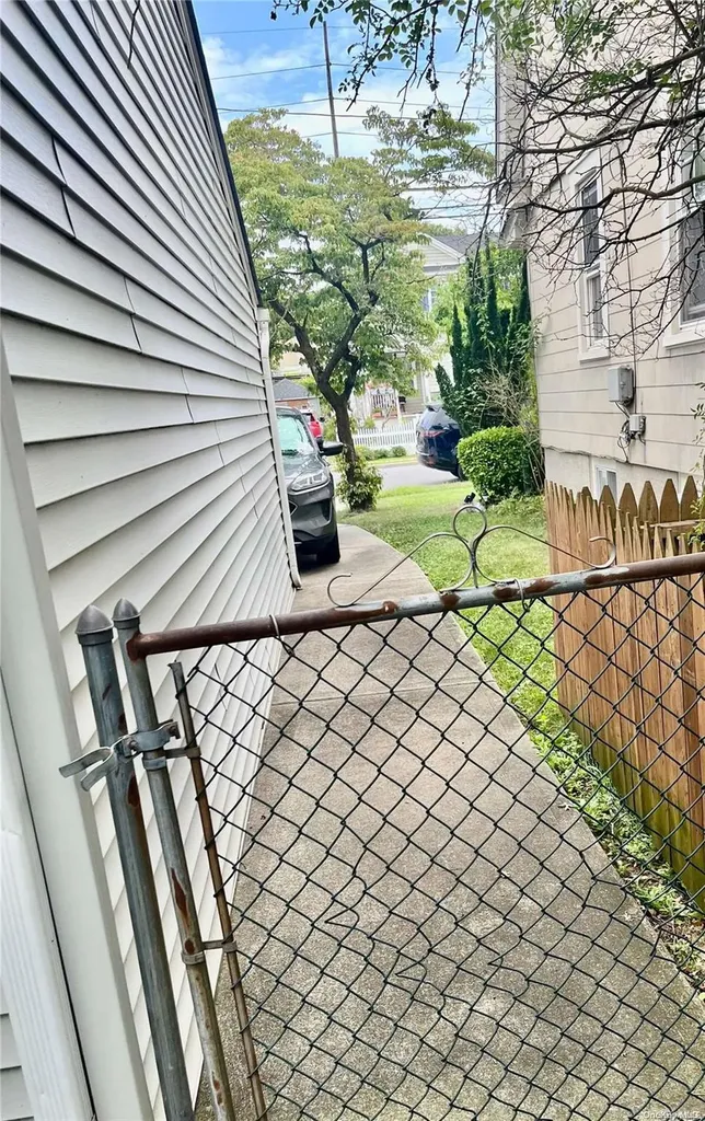 58 Cochran Place Valley Stream NY 11581