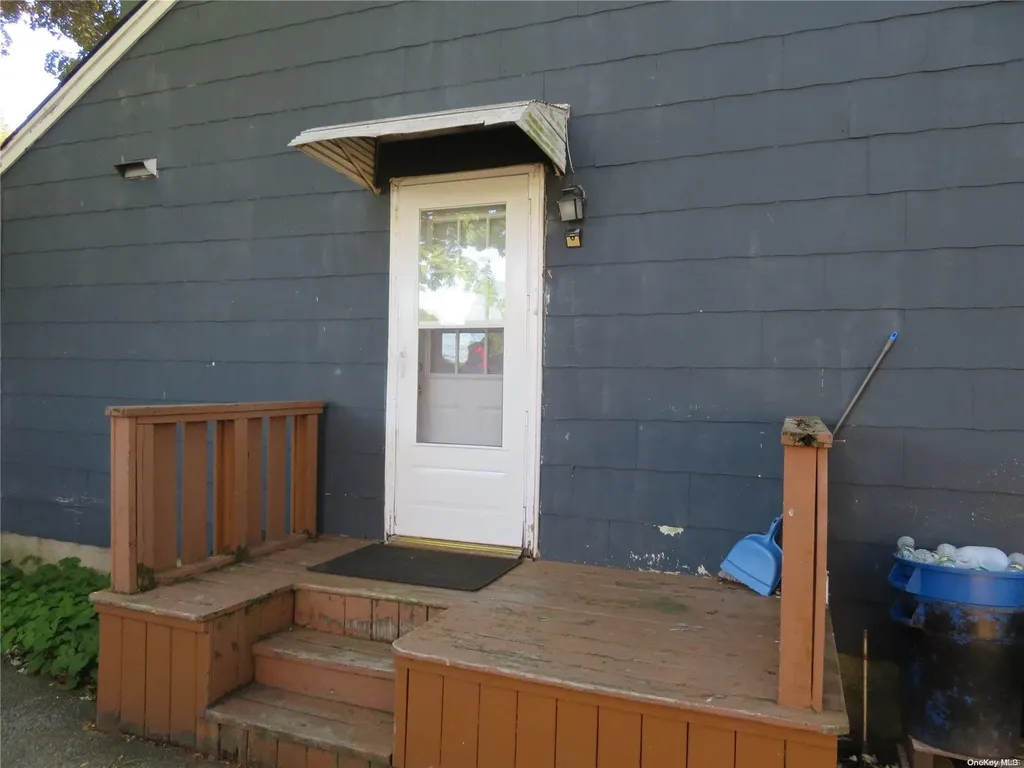 104 Weeks Road North Babylon NY 11703