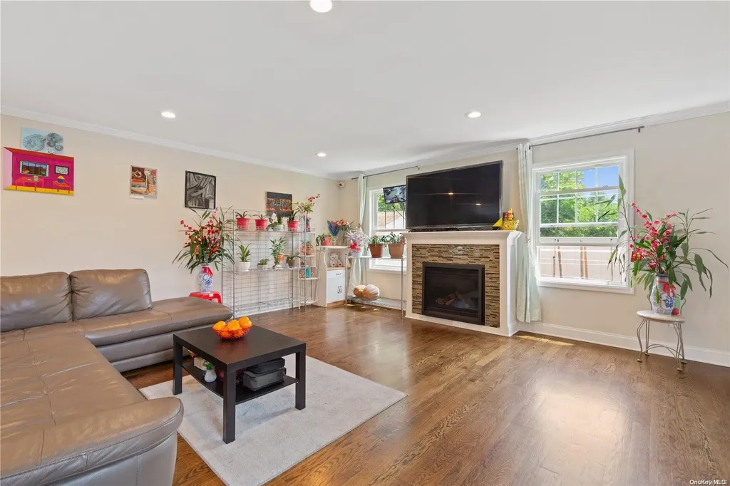 156 Central Park Road Plainview NY 11803