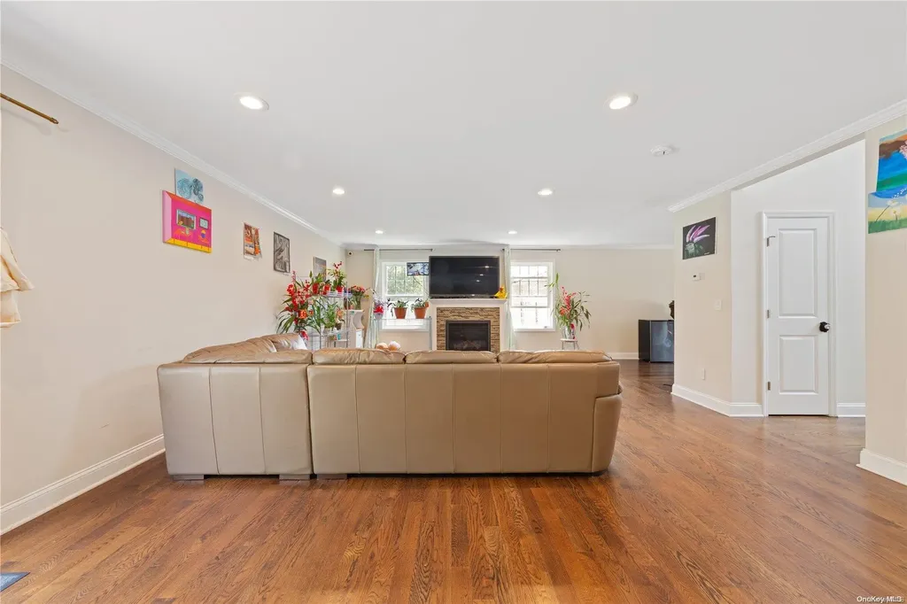 156 Central Park Road Plainview NY 11803