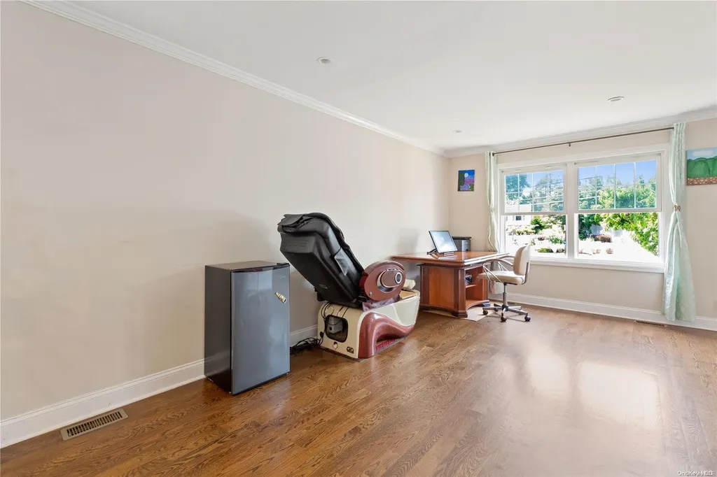 156 Central Park Road Plainview NY 11803