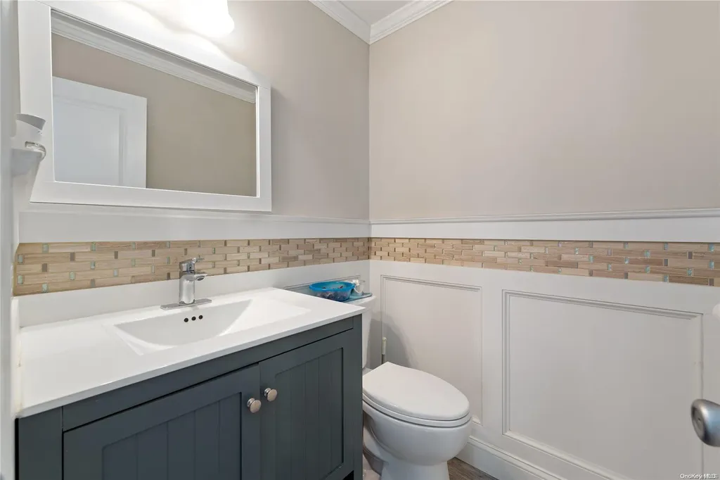 156 Central Park Road Plainview NY 11803