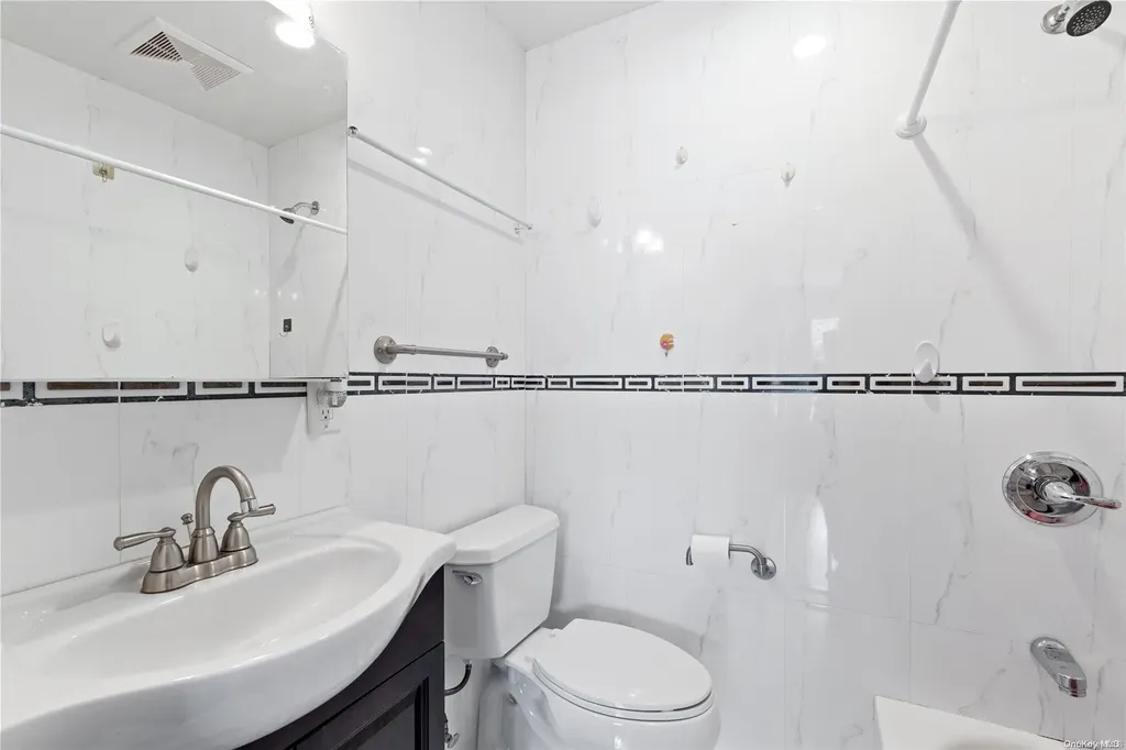 156 Central Park Road Plainview NY 11803