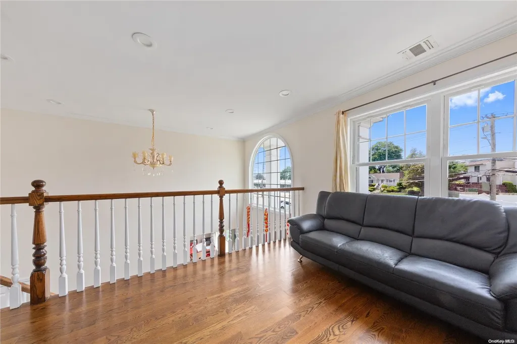 156 Central Park Road Plainview NY 11803