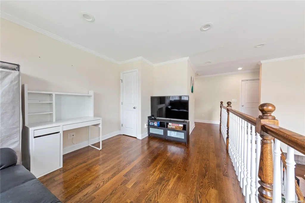 156 Central Park Road Plainview NY 11803