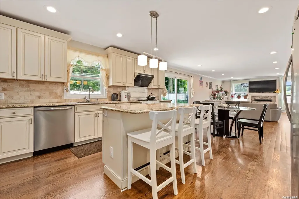 156 Central Park Road Plainview NY 11803