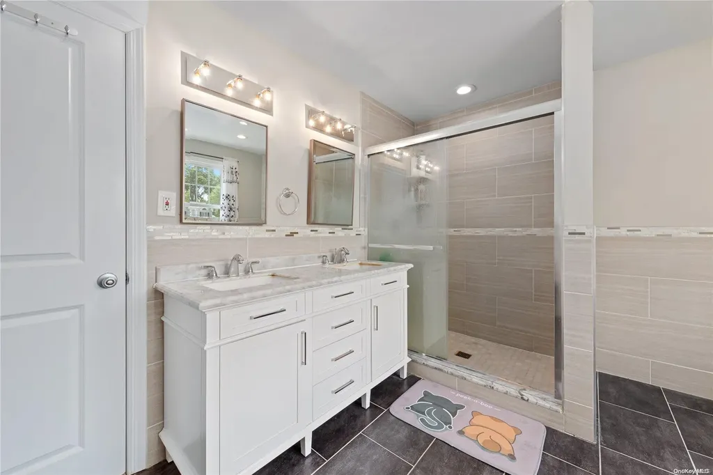 156 Central Park Road Plainview NY 11803