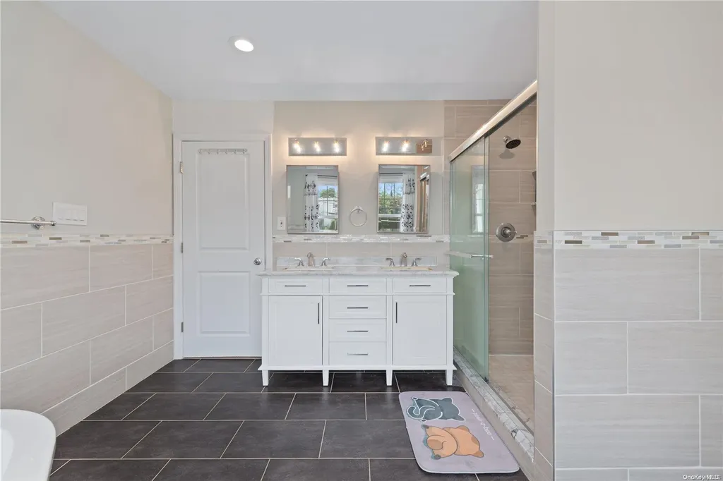 156 Central Park Road Plainview NY 11803