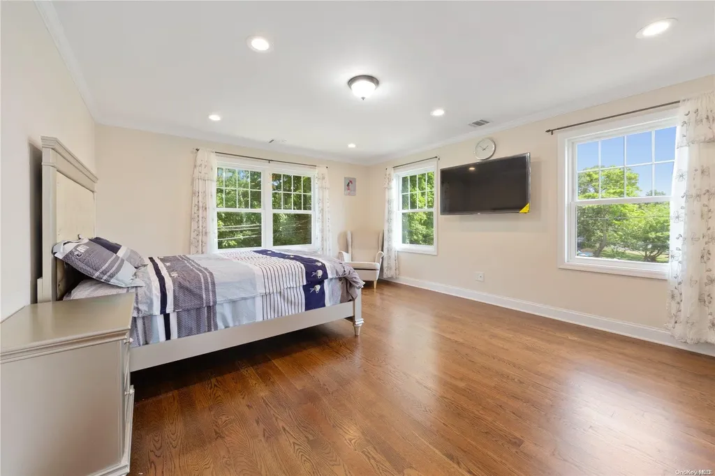 156 Central Park Road Plainview NY 11803