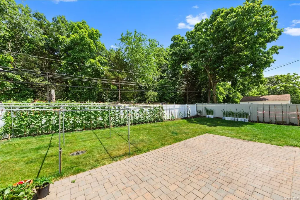 156 Central Park Road Plainview NY 11803