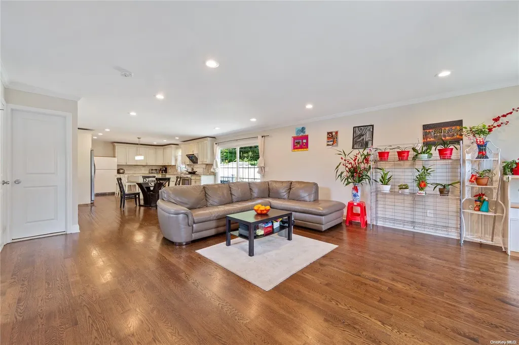 156 Central Park Road Plainview NY 11803