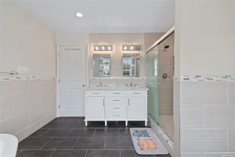 156 Central Park Road Plainview NY 11803