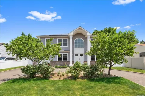 156 Central Park Road Plainview NY 11803