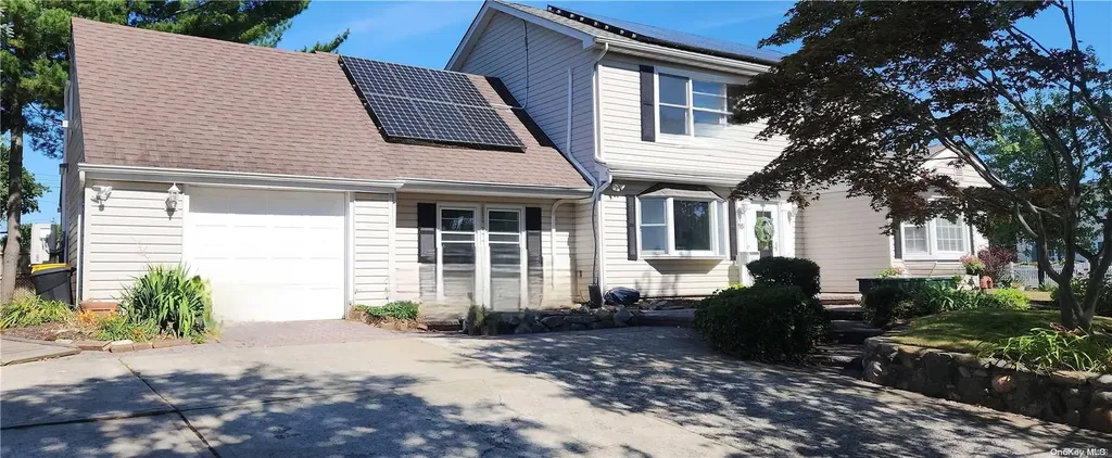 16 Quarry Lane Levittown NY 11756