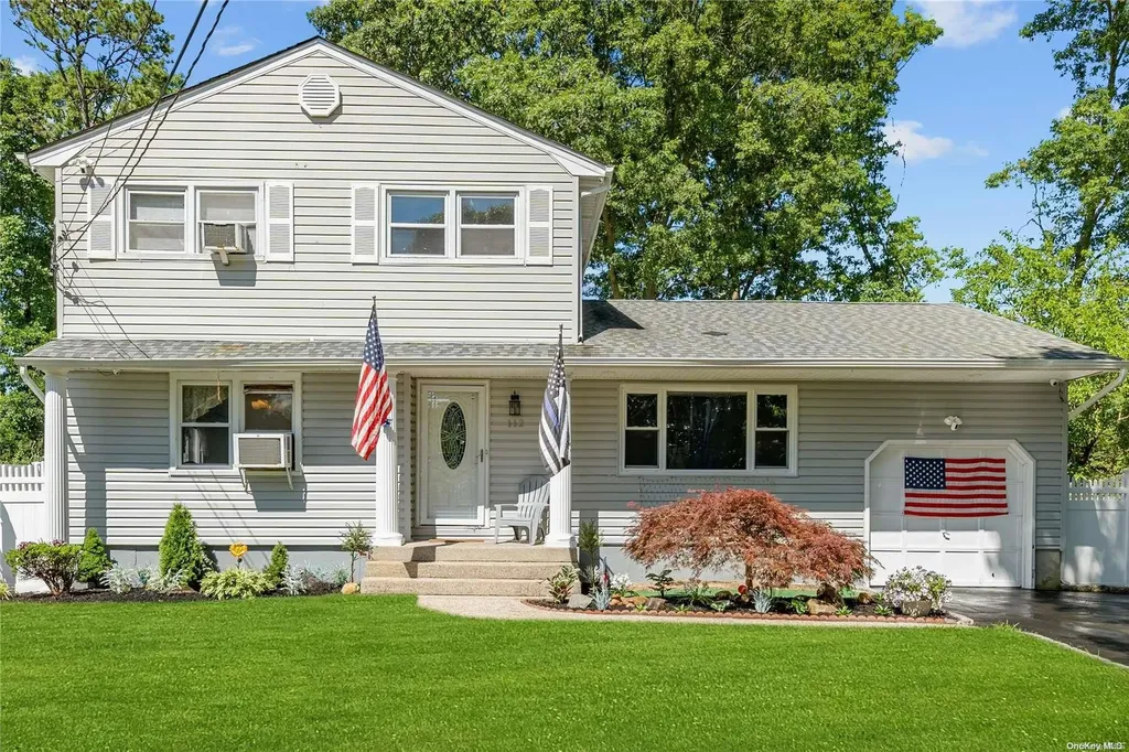112 Webster Avenue Ronkonkoma NY 11779