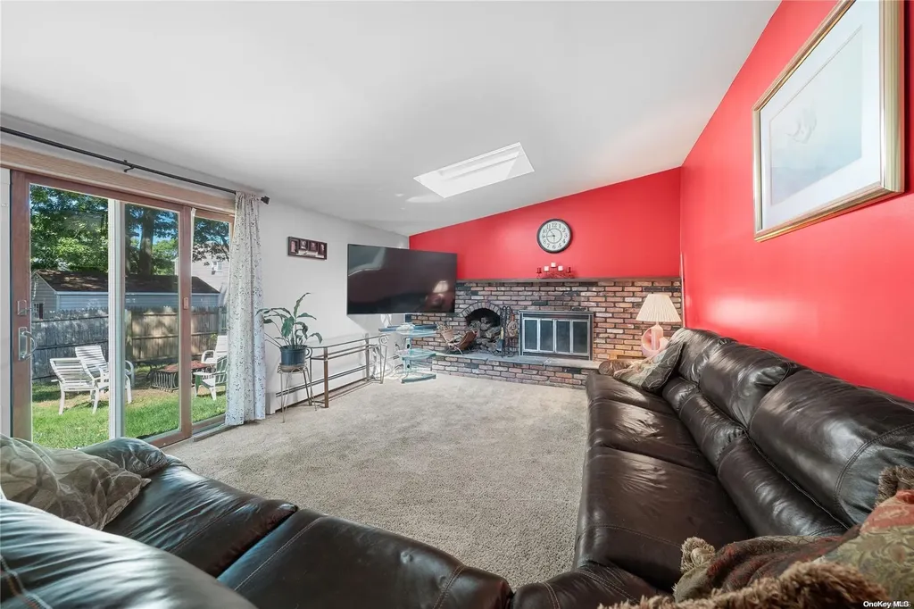 112 Webster Avenue Ronkonkoma NY 11779