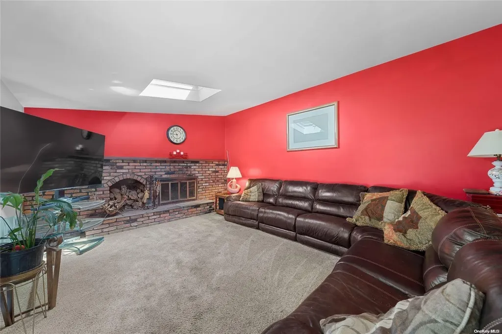 112 Webster Avenue Ronkonkoma NY 11779