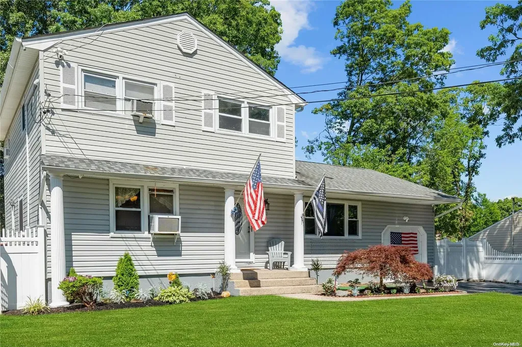 112 Webster Avenue Ronkonkoma NY 11779
