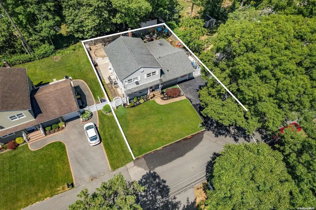 112 Webster Avenue Ronkonkoma NY 11779