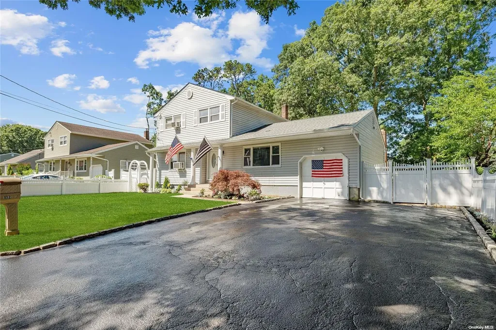 112 Webster Avenue Ronkonkoma NY 11779