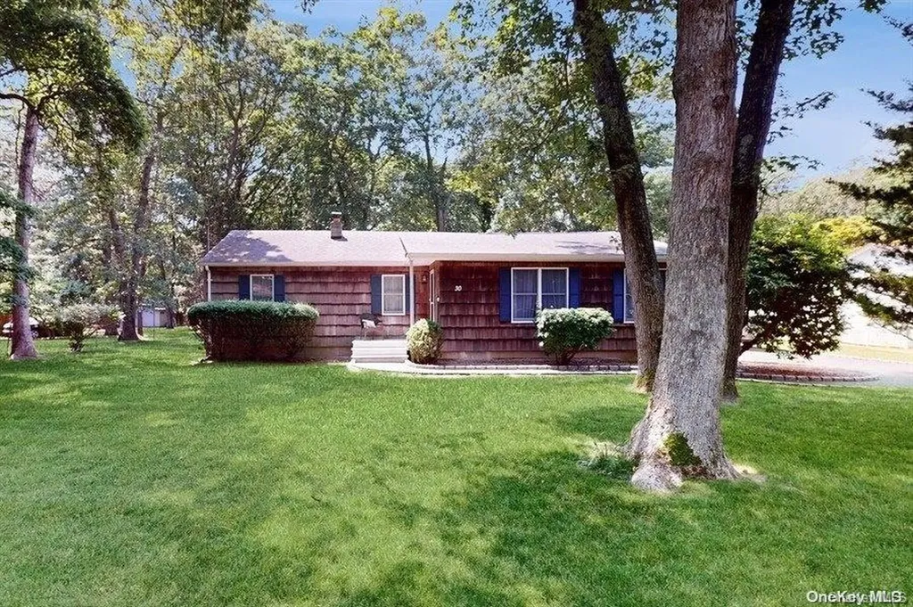 31 West Street Middle Island NY 11953
