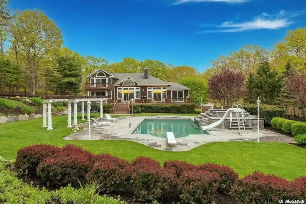 19 Tanglewood Trail Hampton Bays NY 11946