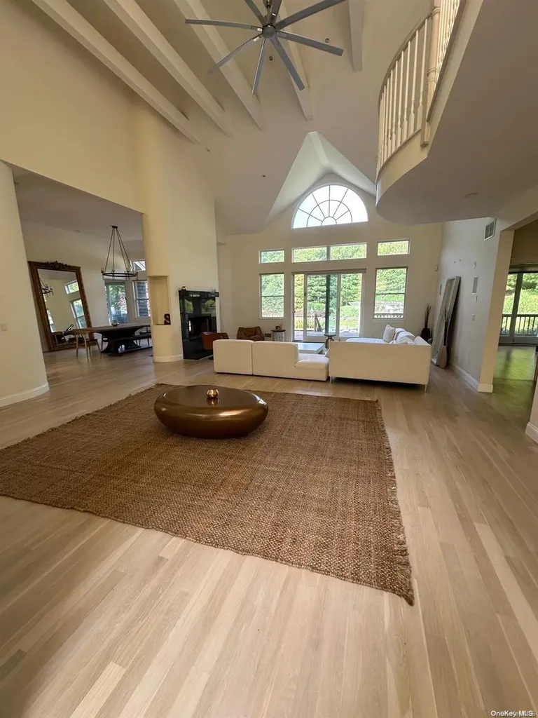 19 Tanglewood Trail Hampton Bays NY 11946