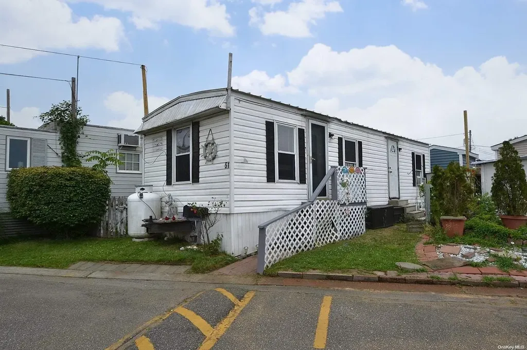 150-51 Main Street Islip NY 11751