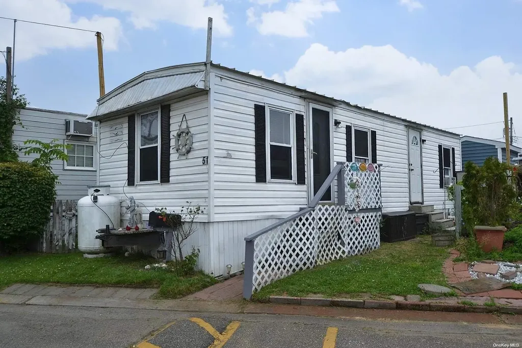 150-51 Main Street Islip NY 11751
