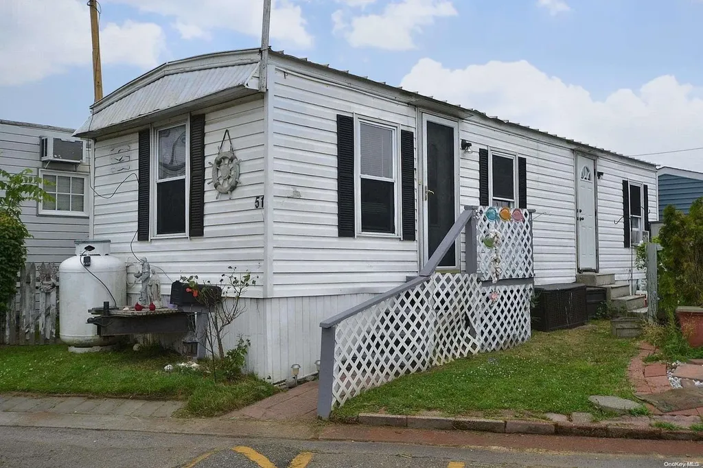 150-51 Main Street Islip NY 11751