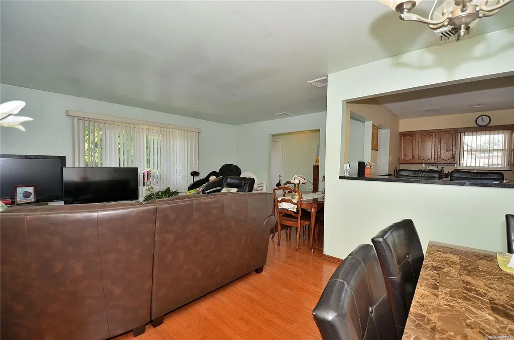 155 E Mineola Avenue Valley Stream NY 11580