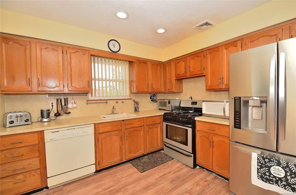 155 E Mineola Avenue Valley Stream NY 11580