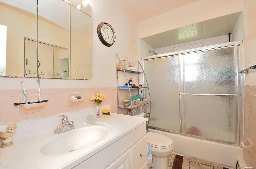155 E Mineola Avenue Valley Stream NY 11580